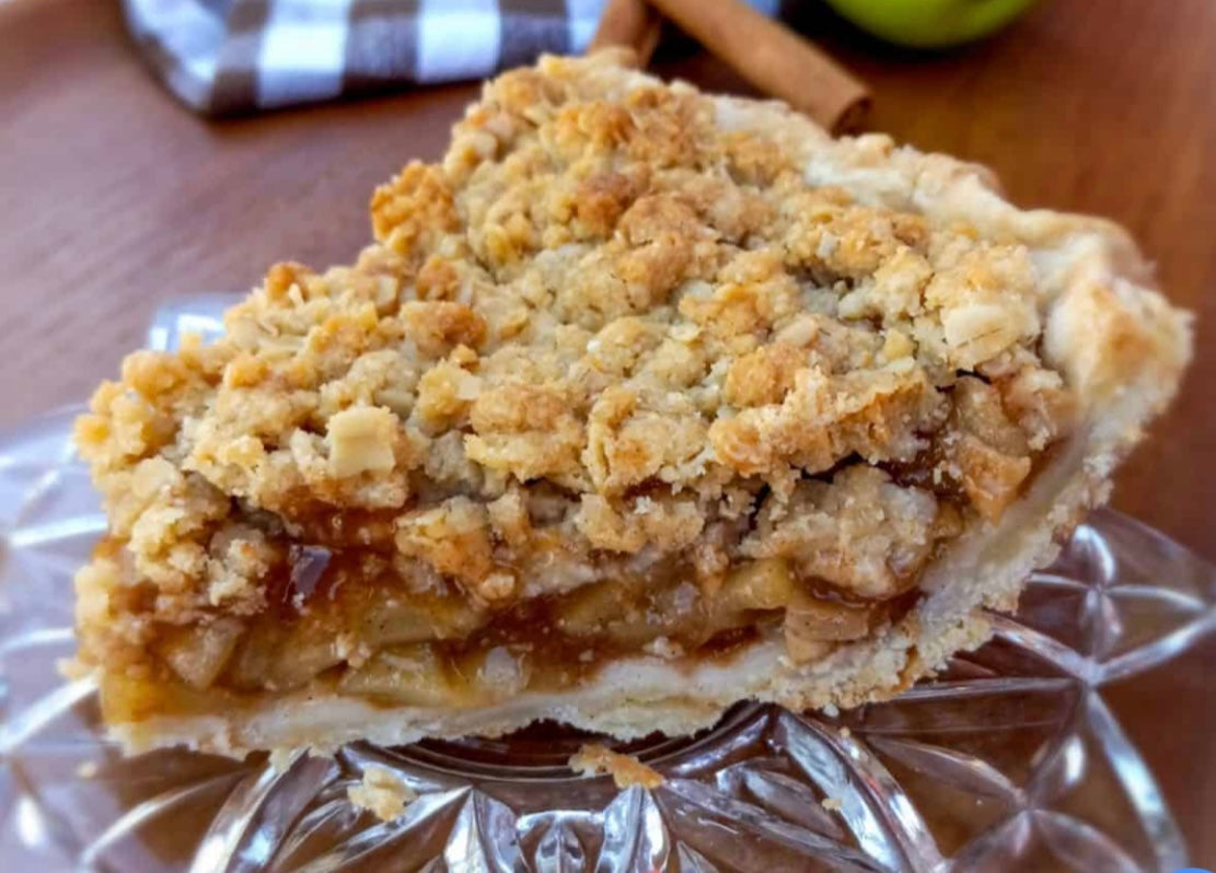 Homemade Dutch Apple Pie 9" - Confectionery Cuisine